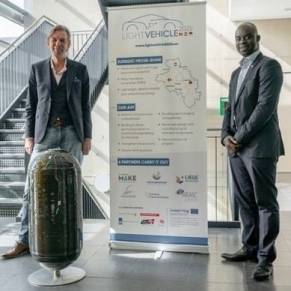 Axel Seifert, Business Line Director Composite Pressure Vessels Plastic Omnium New Energies et Denis Boahene, Sales Manager Carbon Fiber à Mitsubishi Chemical Carbon Fiber and Composites 